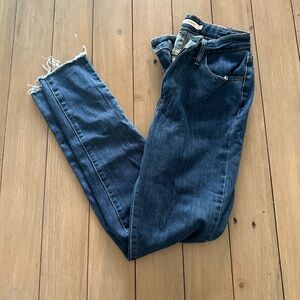 Levi’s Women’s 721 High Rise Skinny Jean size 6 Dark Wash Blue